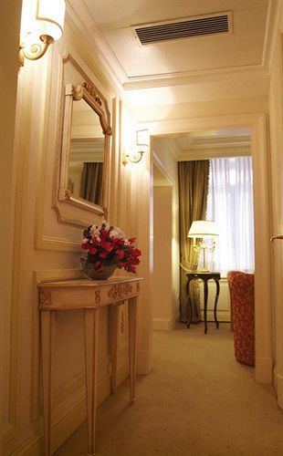 Champagne Palace Hotel 4*